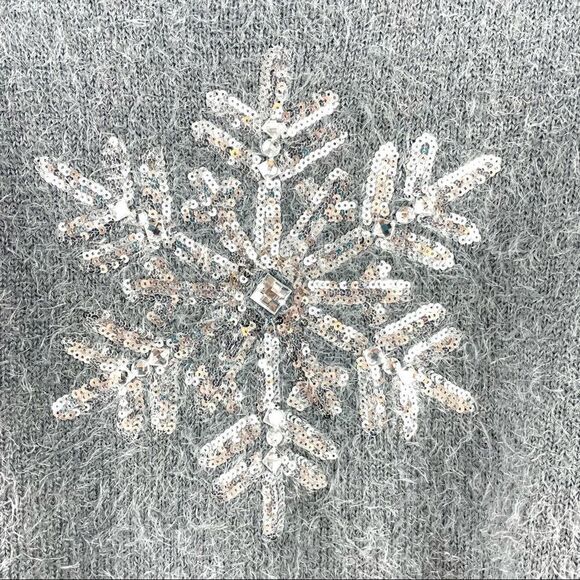 𝅺avon Grey Eyelash Knit Snowflake Sequin Appliqué Crewneck Sweater Size M - Picture 5 of 7